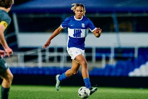 تيكيرز كيد.. من محل السمك إلى نجوميّة تفوق بيلينجهام